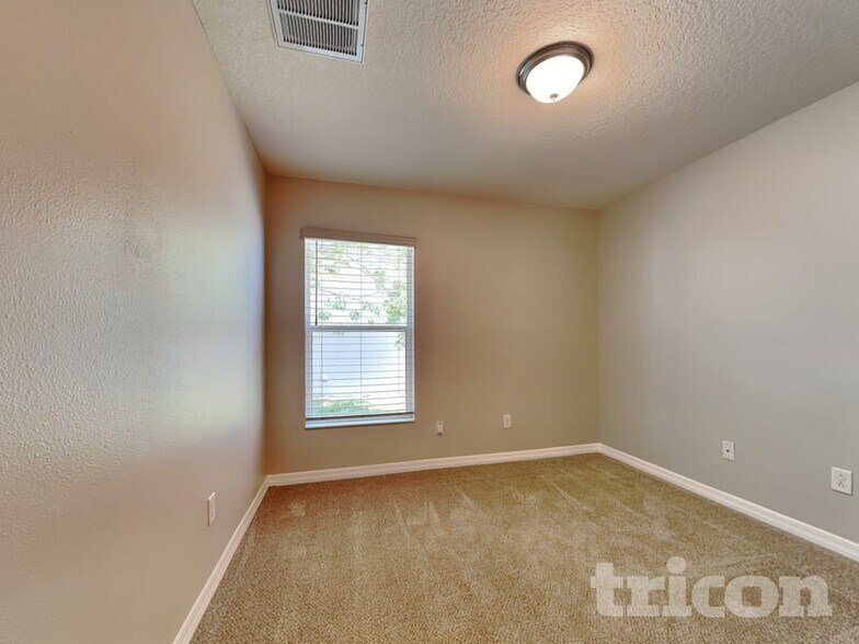 Building Photo - 10109 37th Ct E