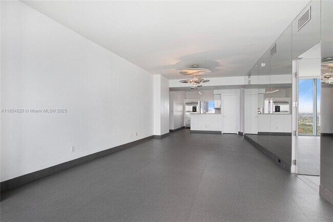 Building Photo - 601 NE 36th St