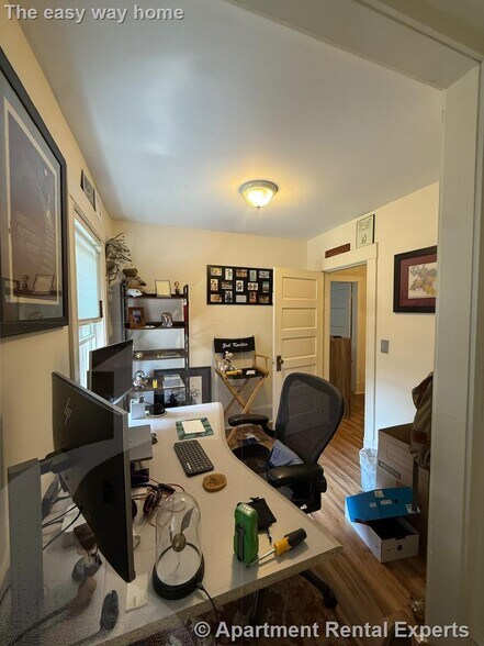 Building Photo - 3 A Lakeview St