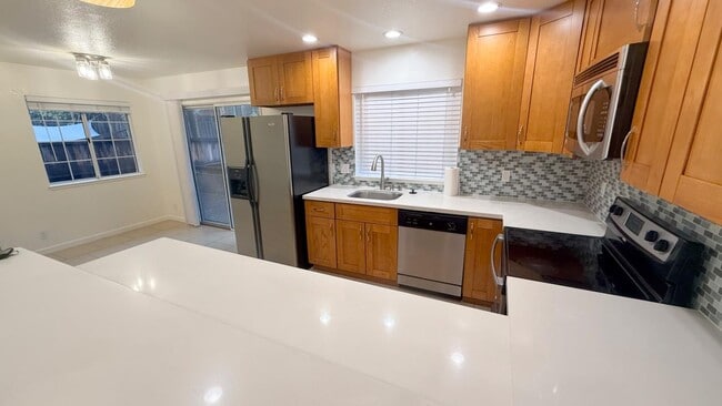 Building Photo - 1013 Woodside Rd