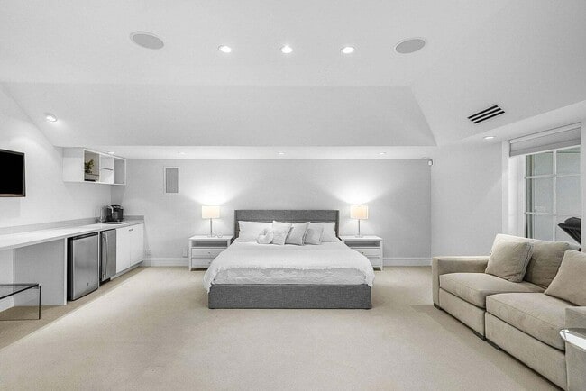 Building Photo - 1620 Lands End Rd