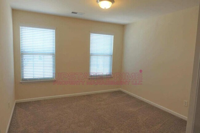 Building Photo - 204 Alderside Pl