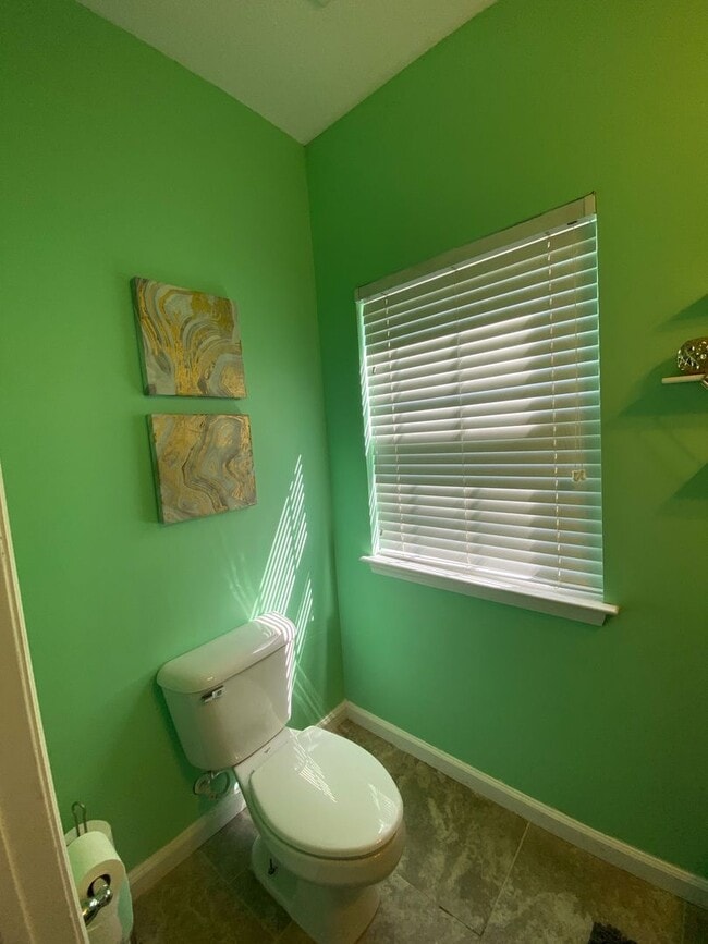 Building Photo - Beautifully Maintained Home in Prime Savannah Location