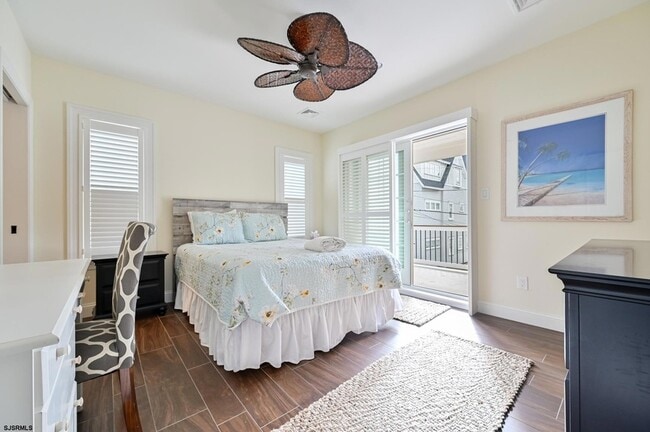 Building Photo - 400 17th St S