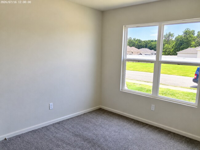 Building Photo - 4 Bed / 2 Bath with garage!!