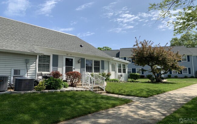 Building Photo - 301B Sharon Way