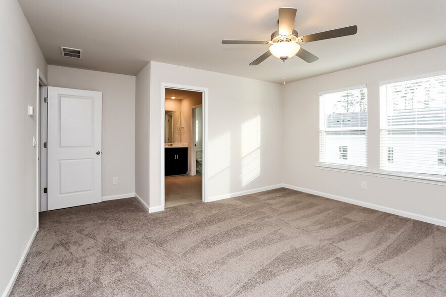 Building Photo - 1157 Sunny Lake Dr