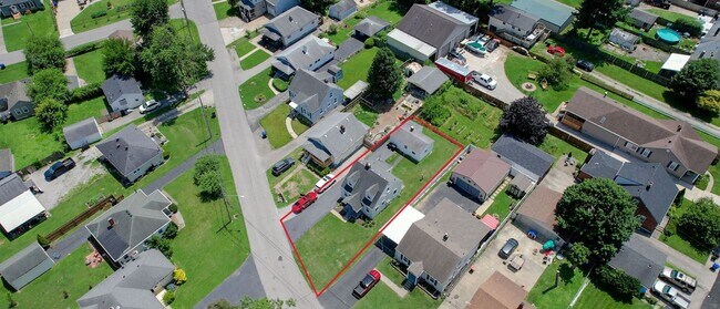 Building Photo - Newly Renovated 2 Bed/1 Bath Home in Camp Taylor
