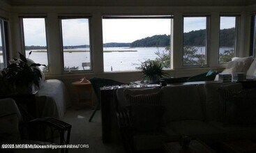 Building Photo - 2 Beach Way