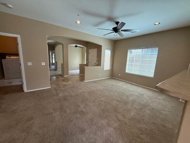 Building Photo - 2 Bedroom 2 Bath in Mountain Gate Contact ...