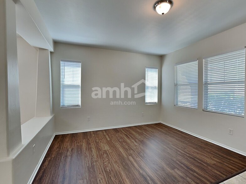 Building Photo - 3005 W Ferruccio Pl