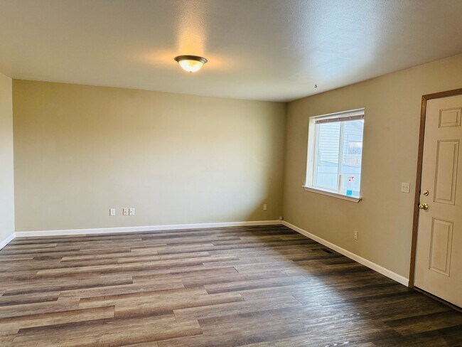 Building Photo - 523 Yellowstone Ave