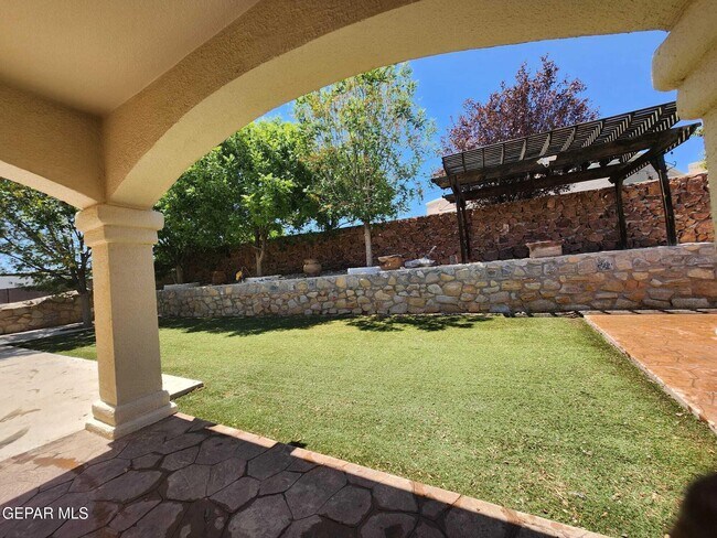 Building Photo - 3637 Tierra Vergel Dr