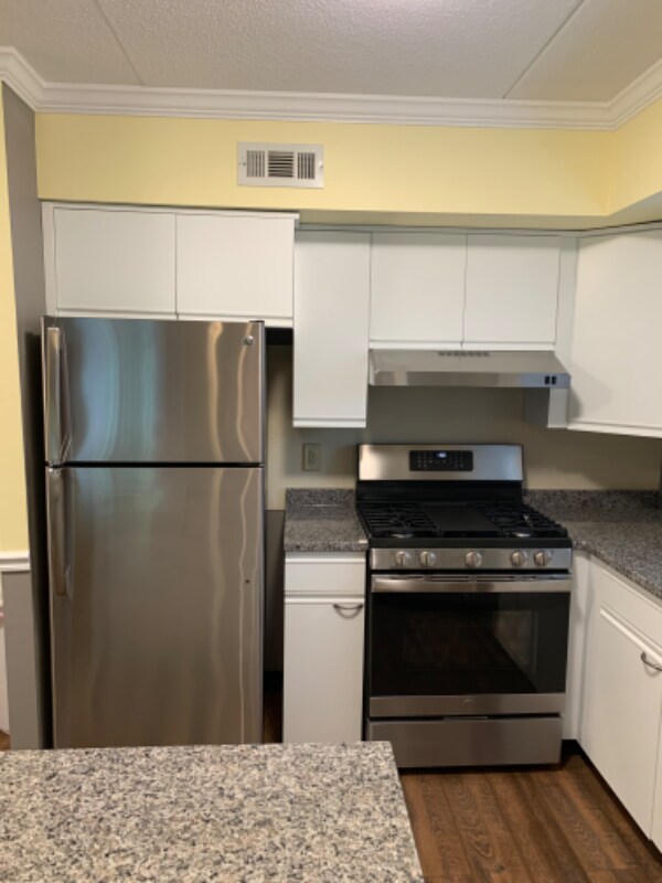 Building Photo - 6116 Hilltop Dr