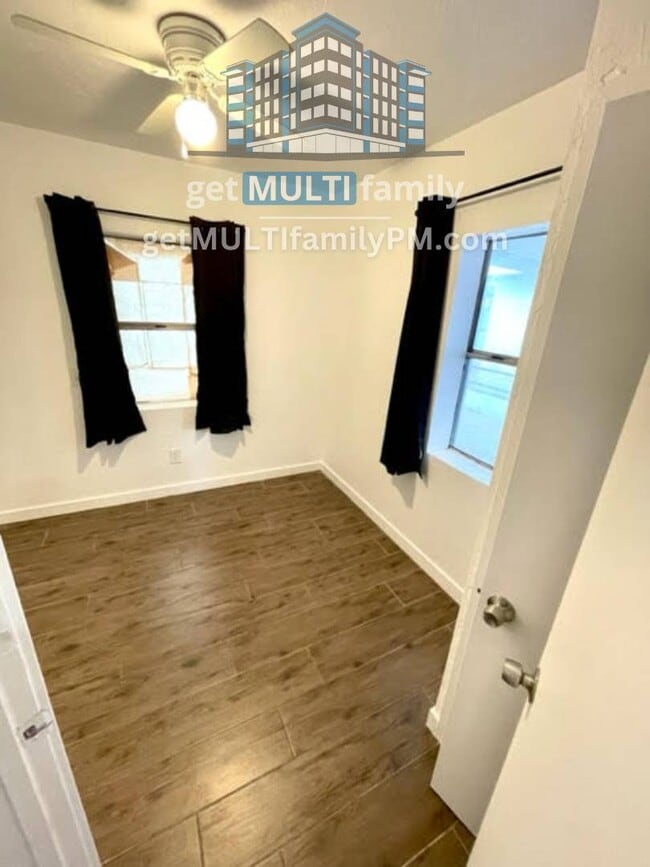 Building Photo - 1402 E McKinley St