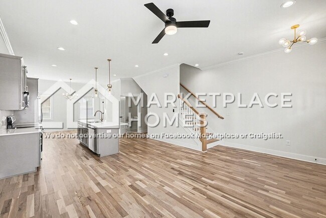 Building Photo - 1034 E Trinity Ln