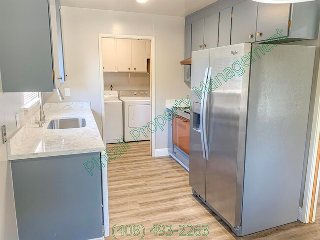 Building Photo - 817 Harrison St