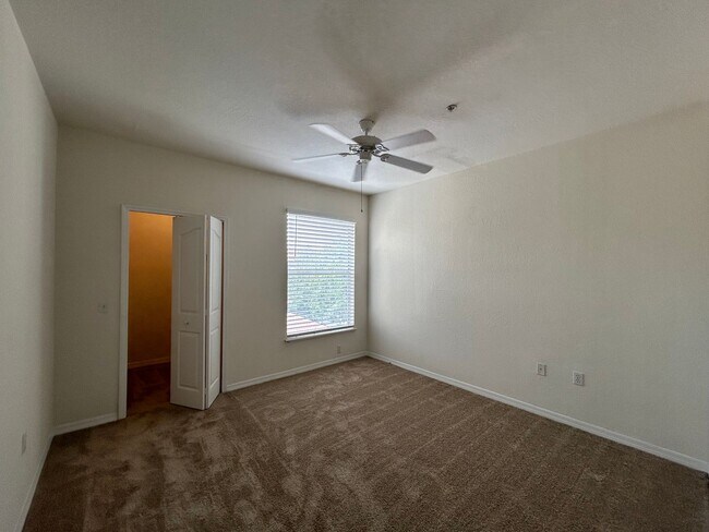 Building Photo - Spacious 2BR/2BA Visconti Condo with Washe...