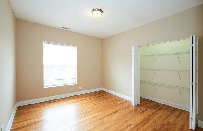 Building Photo - 1609 W Farwell Ave