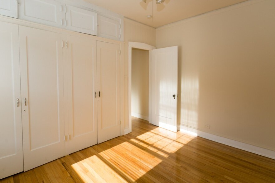 Building Photo - 1326 Oak Ave