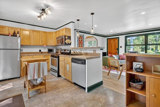 Building Photo - Fully Furnished Home with an Incredible Mi...