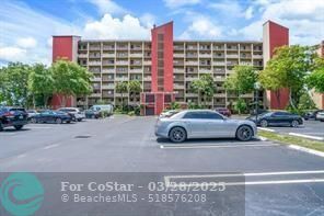 Building Photo - 2200 S Cypress Bend Dr