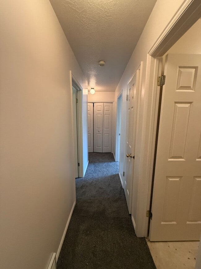 Building Photo - 938 E 1420 N