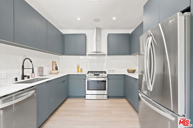 Building Photo - 1159 N Formosa Ave