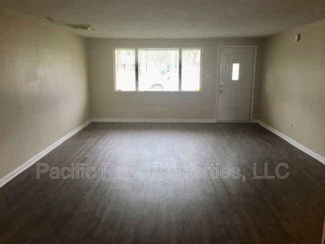 Building Photo - 9403 Shenandoah Dr