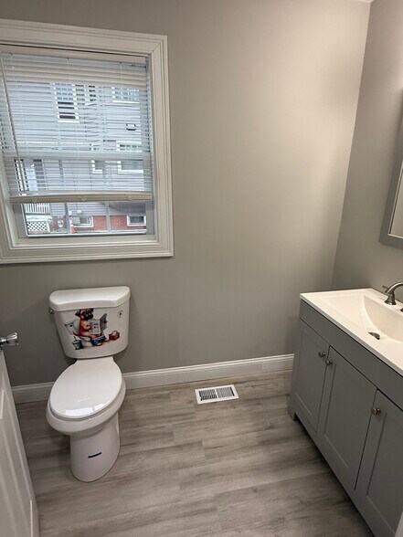 Building Photo - 25 Denison St