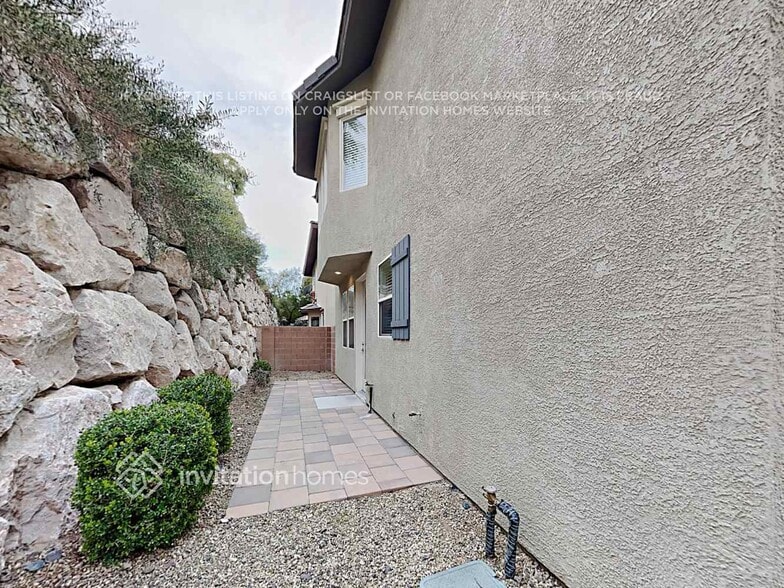 Building Photo - 765 Feather Ridge Dr