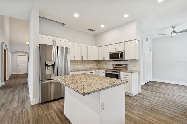 Building Photo - 18154 Sandy Pointe Dr