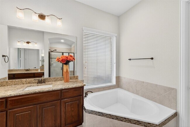 Building Photo - 5629 Grove Cove Dr
