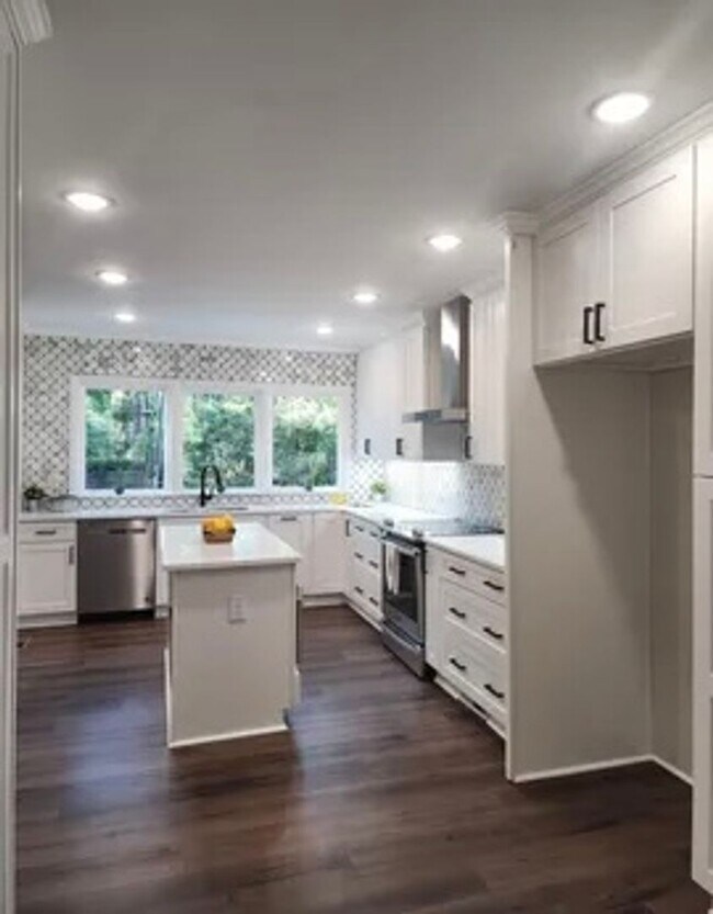 Building Photo - Fully Renovated 3 Bedroom 2 Bath Home in Forest Acres