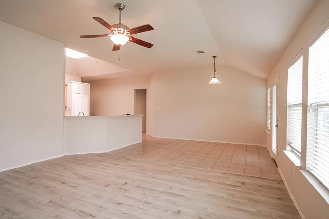 Building Photo - 624 White Falcon Way