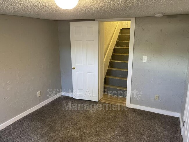 Building Photo - 318 12th Ave