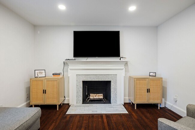 Building Photo - Beautiful 4 Bedroom Home off Of Cutshaw Ave! ***Available Early August 2026***
