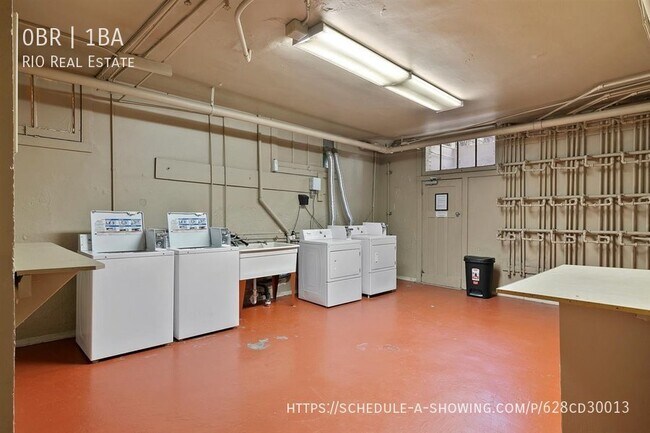 Building Photo - Bright Studio Near the Capitol!