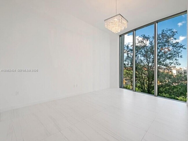 Building Photo - 2811 S Bayshore Dr