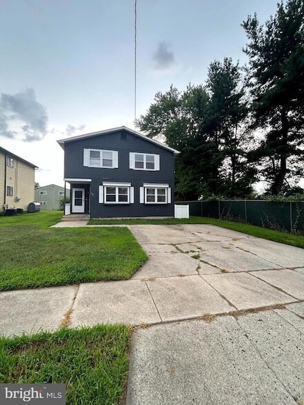 Building Photo - 106 Haines Ave