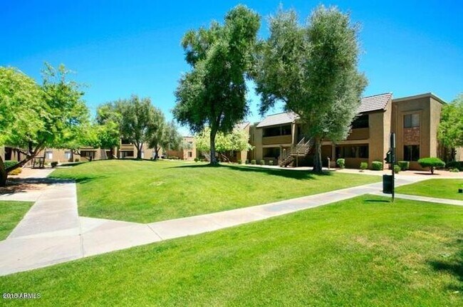 Building Photo - Bella Vita Condo-two bed, two bath in Scottsdale
