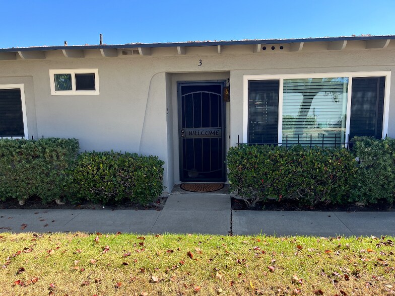 Building Photo - 3839 Vista Campana S