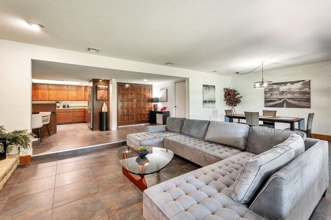 Building Photo - FURNISHED TEMPE GOLF COURSE HOME in SHALIM...