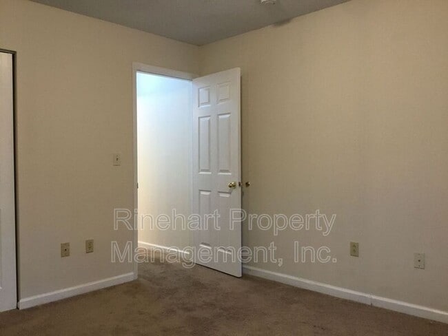 Building Photo - 1573 Hunt Club Ct