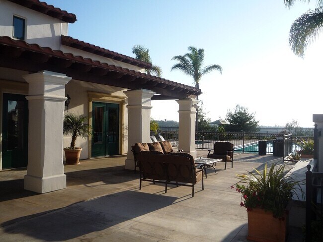 Building Photo - 289 Tiburon Dr