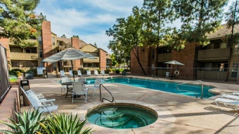 Pool and Jacuzzi - 200 E Southern Ave