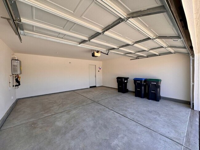 Building Photo - Brand New 3 Bedroom Single Story Home For ...