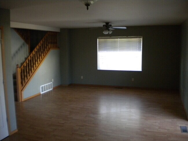 Building Photo - 403 Prairie Ave