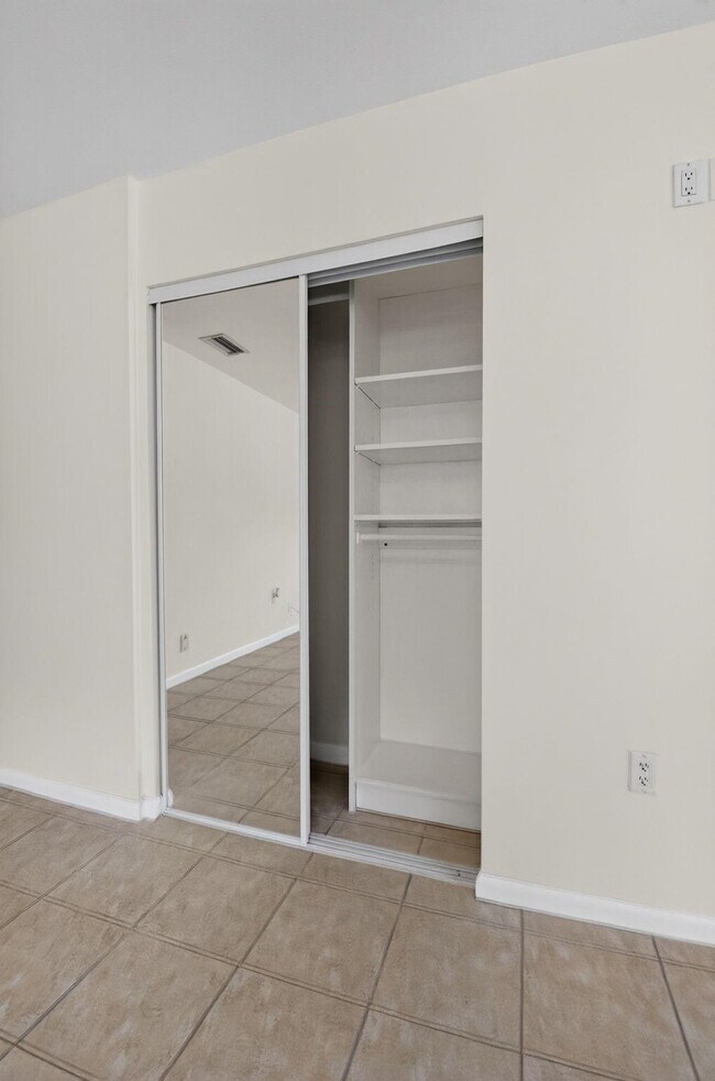 Building Photo - 10157 La Reina Rd