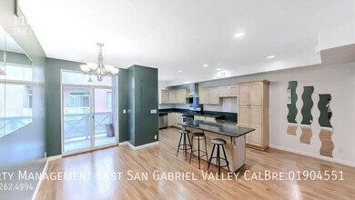 Building Photo - 11622 Oxnard St